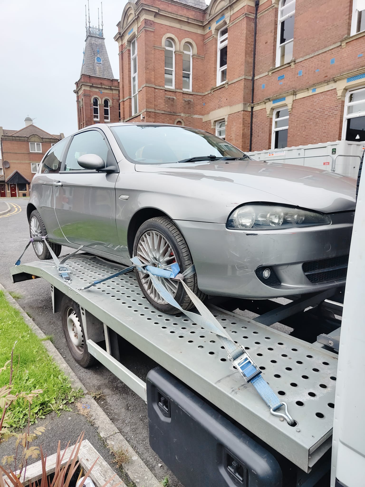Alfa Romeo recovery in residential area